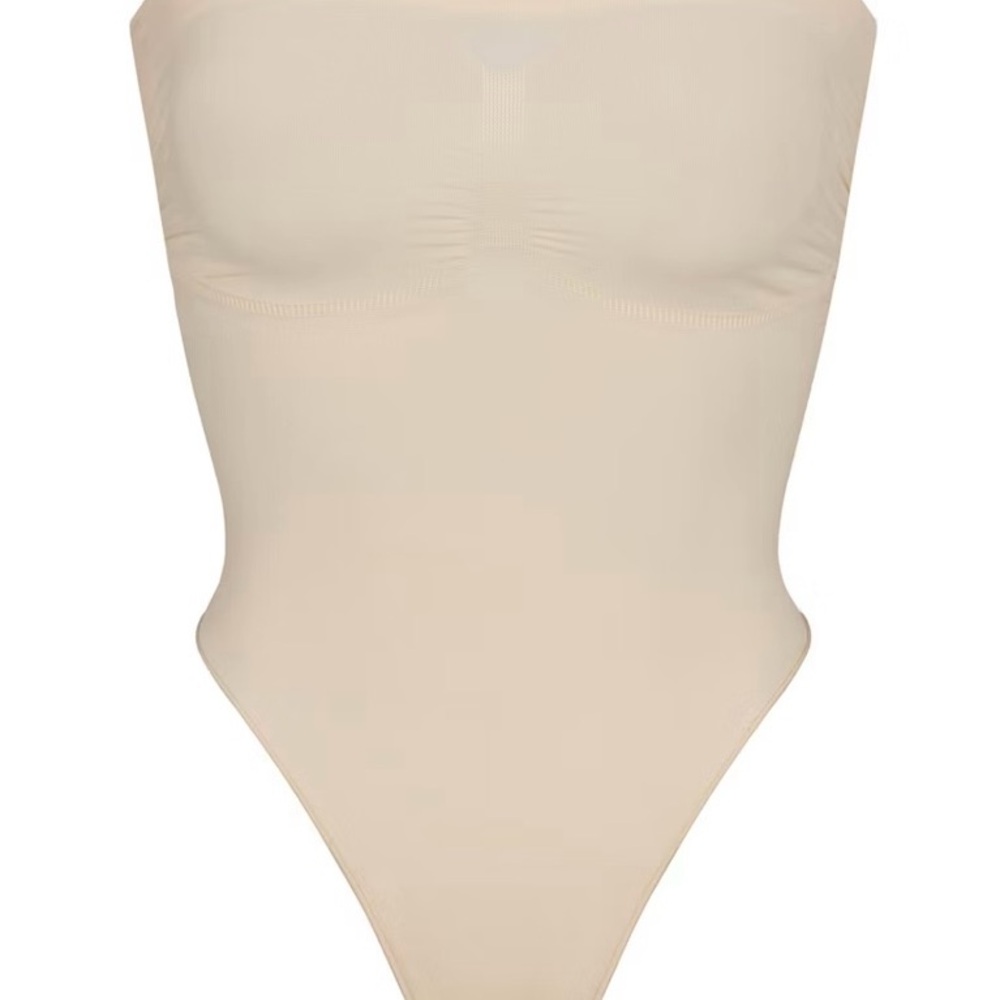SKIMS Nude Seamless Shaping Bodysuit - Picture 5 of 7